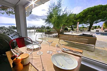 Otel Mas De La Fouque & 4*